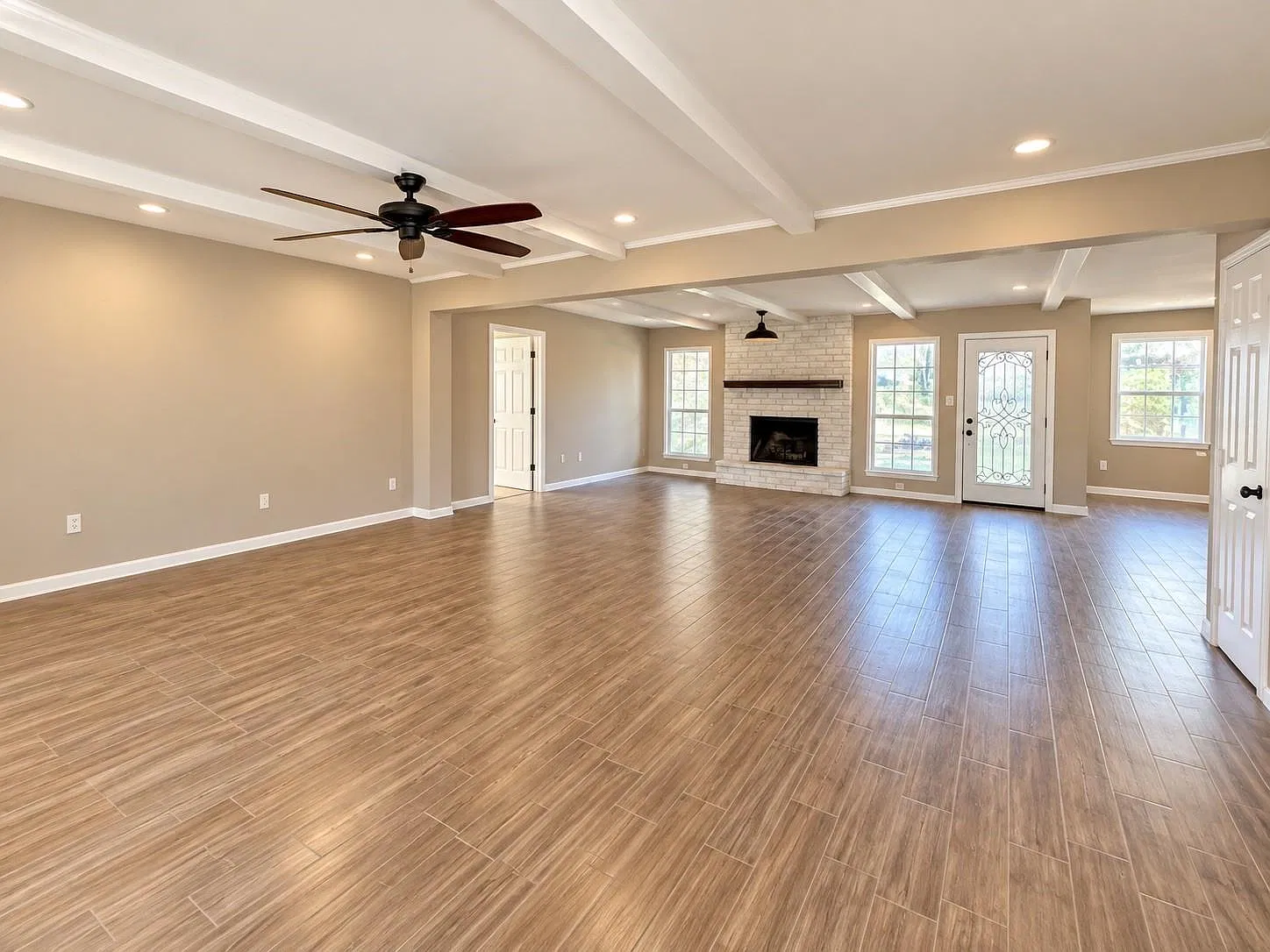 4 bed, 2.5 bath, 2296 sqft, $2,100 — Photo 3