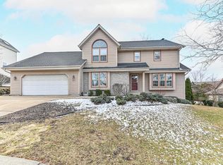 1217 Foxwood Trl, Waukesha, WI 53189