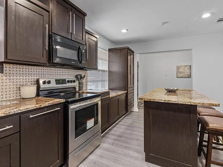 3525 Hacienda Dr — Photo 15