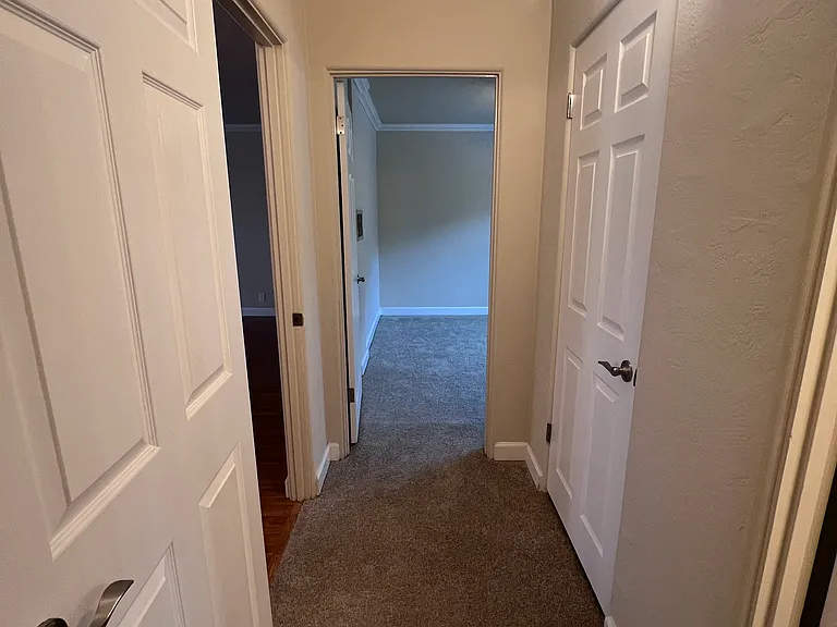 Central Avenue Apartments — Photo 10