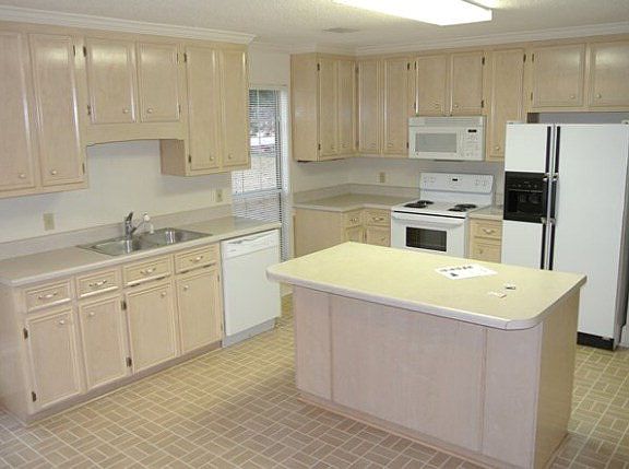 4th image of 161 Darian Dr