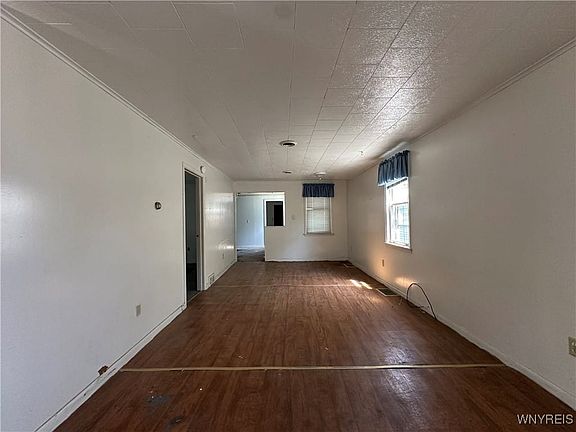 lower living/dining room