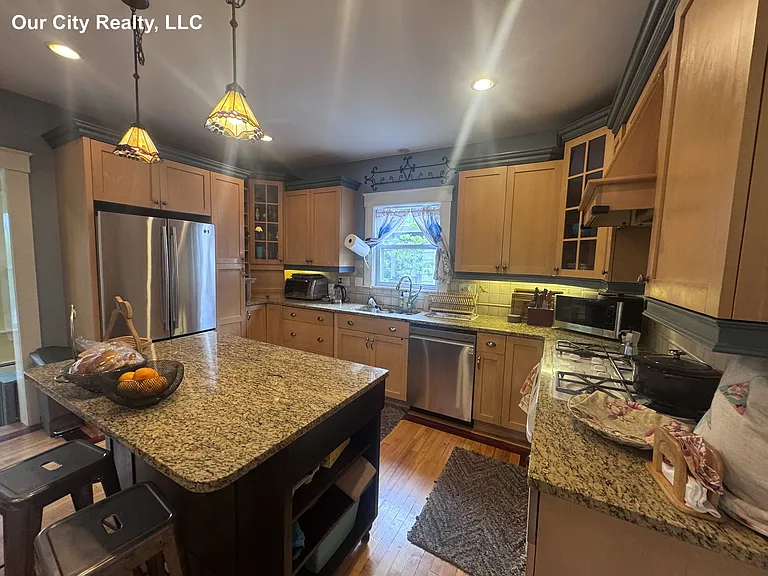 31 Stoughton St #2 — Photo 5