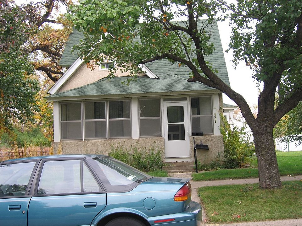 2nd image of 1056 Manvel St