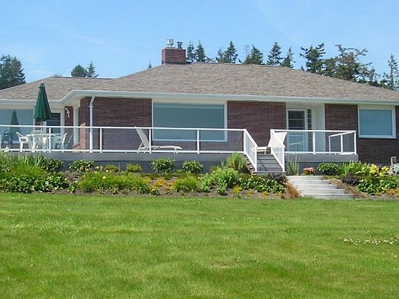 3 bedroom/1.5 bath Rambler on .53 acre lot