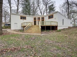 511 Taylor Dr, Mahomet, IL 61853