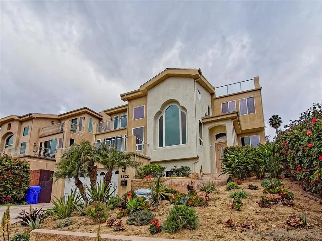 4 bed, 3.5 bath, 2727 sqft, $8,900 — Photo 1