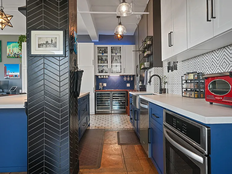 108 W 2nd St #902 — Photo 18