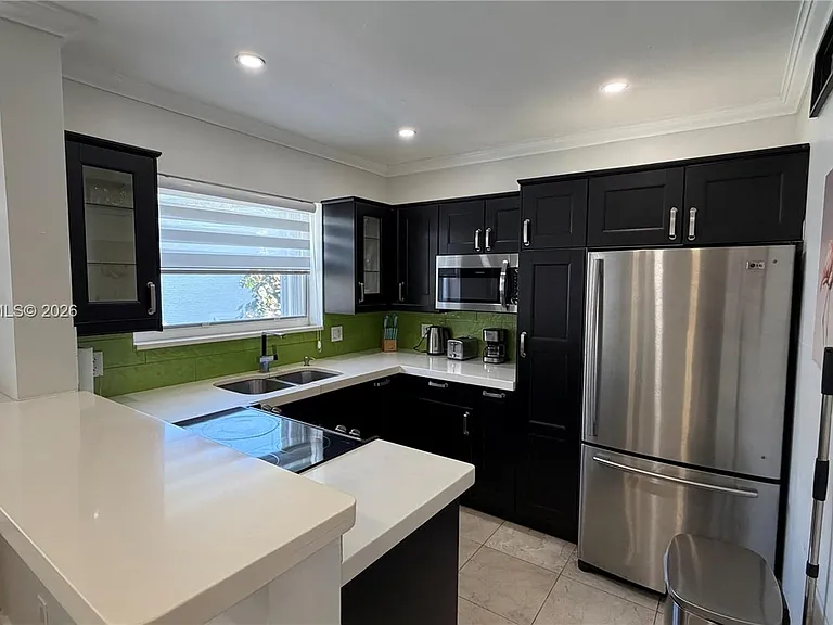 10004 E Bay Harbor Dr #8 — Photo 4