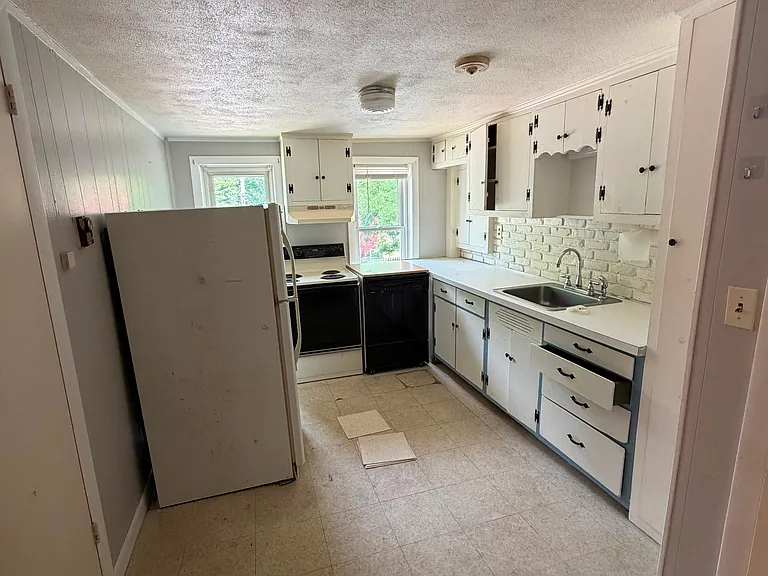 1187 Putnam Pike #2L — Photo 6