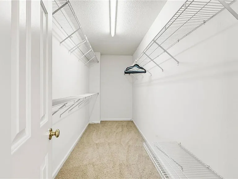 490 Chippenham Ct — Photo 25