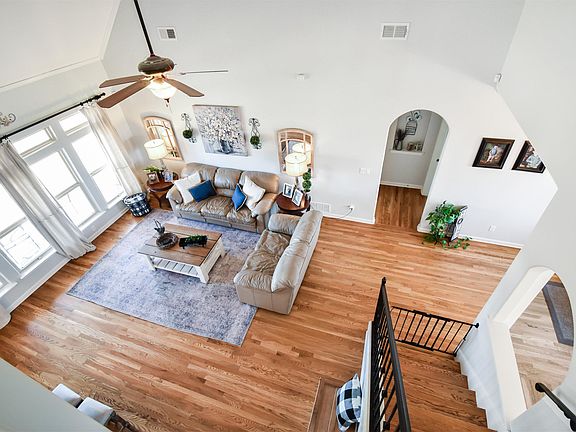 3rd image of 40 Meadowland Ln
