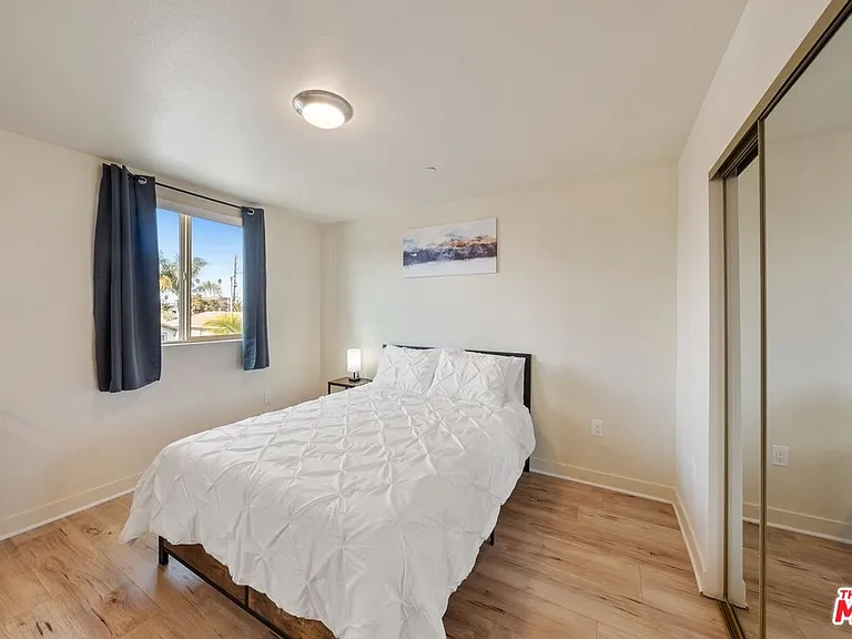 5912 S Flower St — Photo 43
