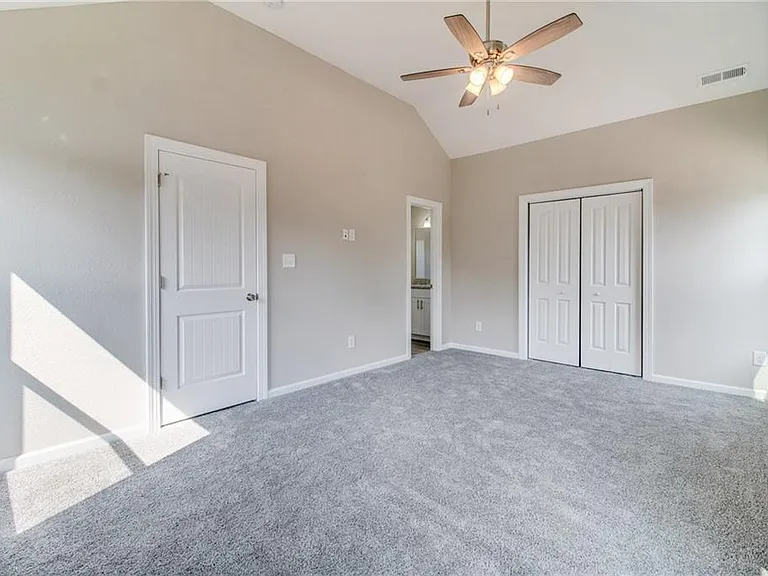 213 Kilby Ave — Photo 10