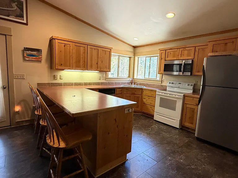 332 Washburn Cir — Photo 2