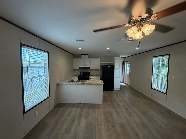 131 Lakeside Garden Cir #131 — Photo 2