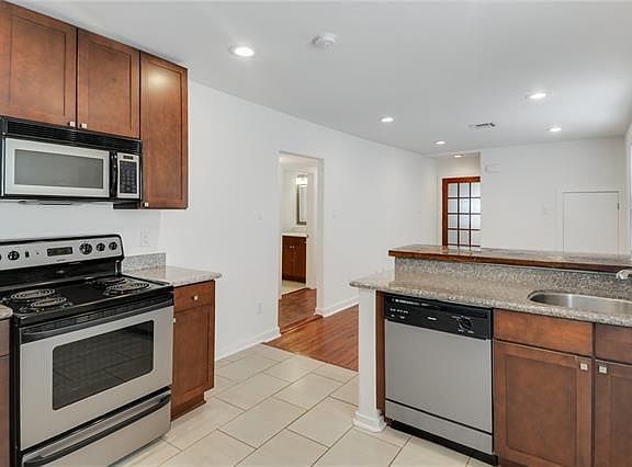4th image of 7543 Willow St