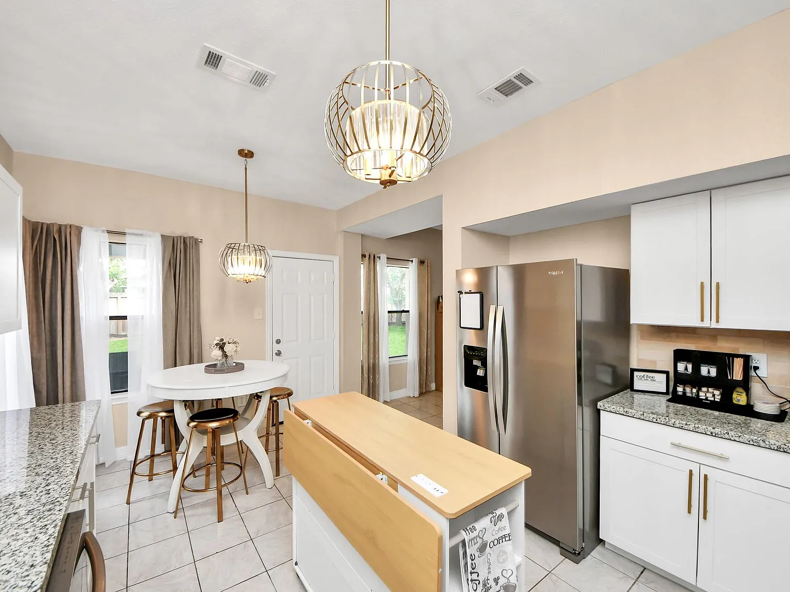 4 bed, 2.5 bath, 2180 sqft, $4,000 — Photo 4