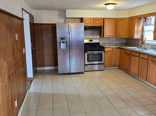 186-188 Bracken St, Cranston, RI 02920