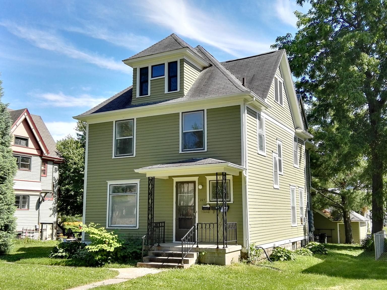 221 Fairchild St, Iowa City, IA 52245 Zillow