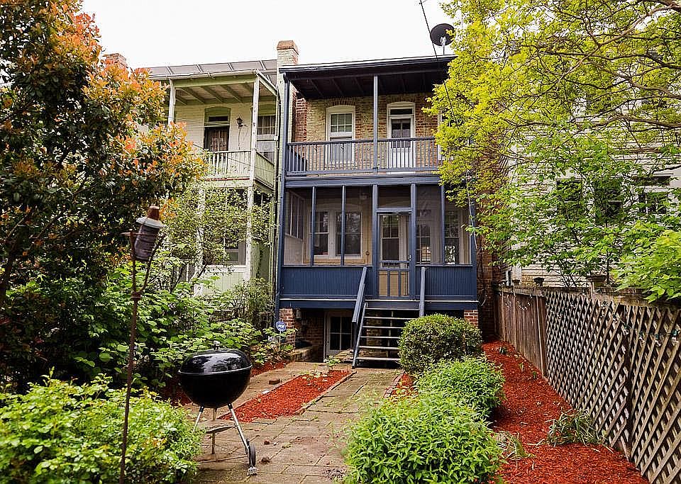 Garden w porch and balcony