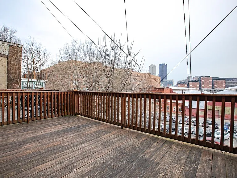 413 E Carson St — Photo 17