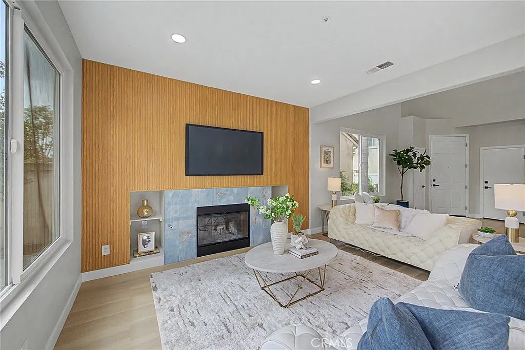 4 bed, 1854 sqft, $4,950 — Photo 3