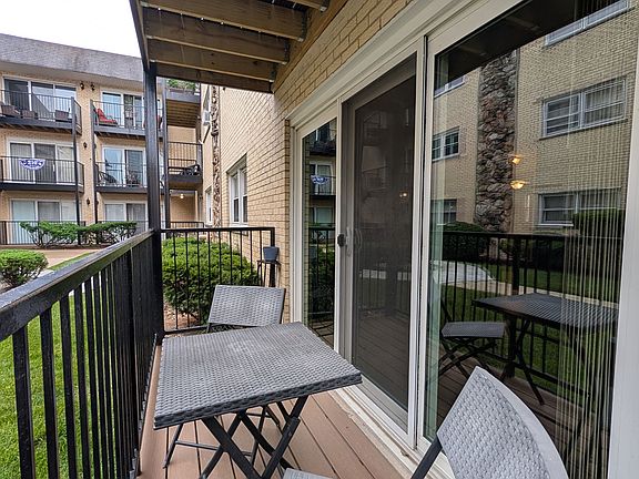 3rd image of 6484 N Northwest Hwy APT 7
