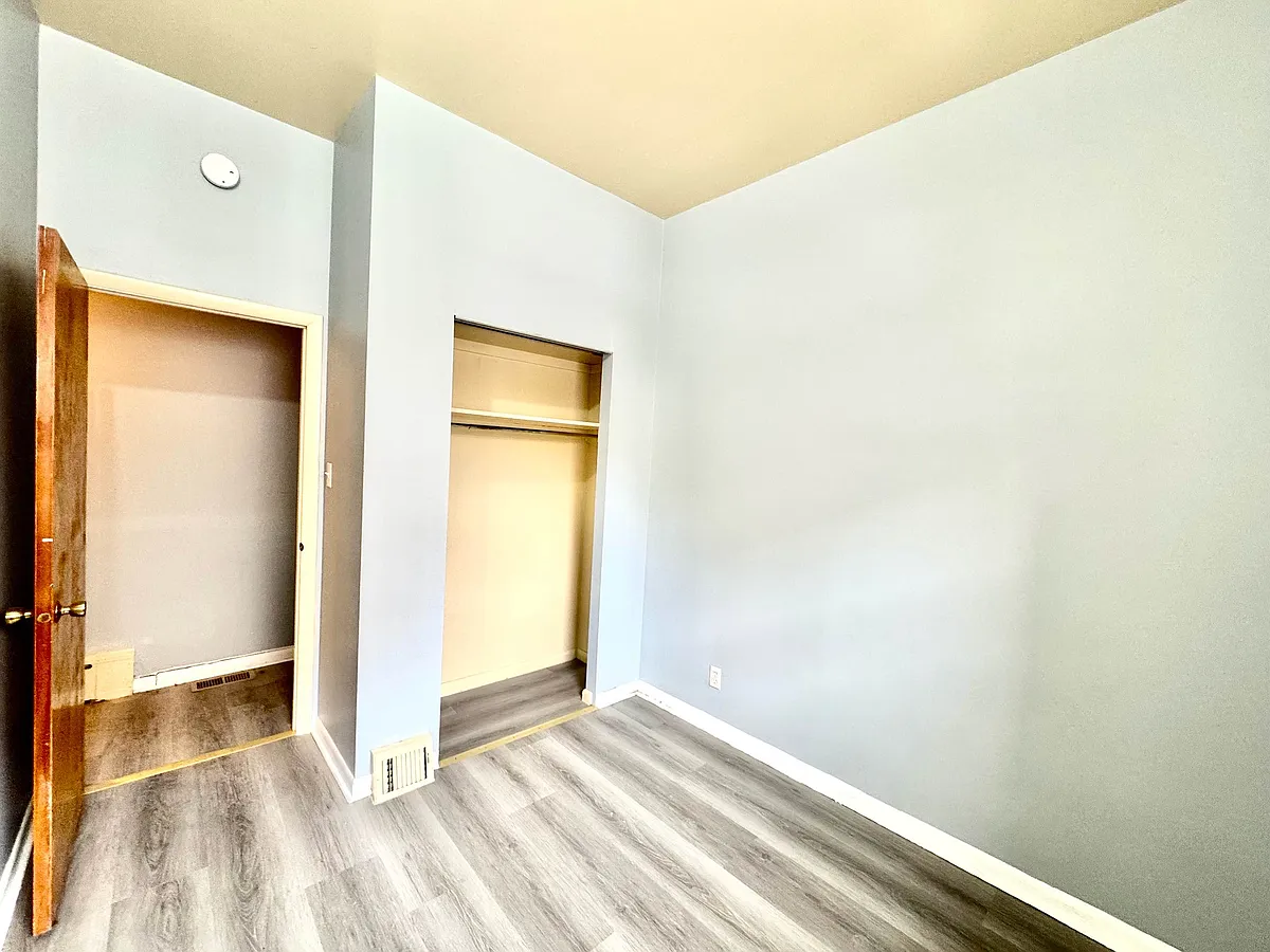 Building Photo - 1626 W Porter St #1