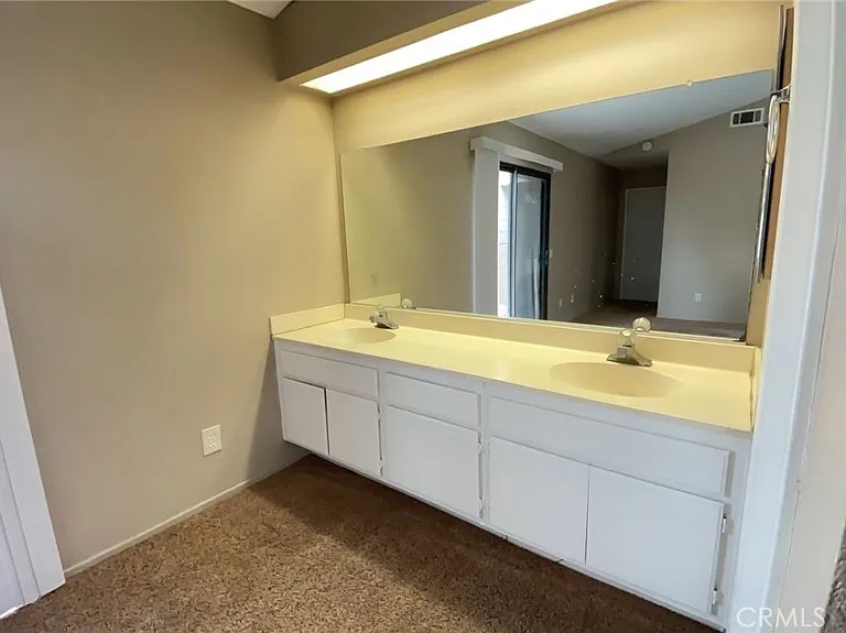 560 Boston St — Photo 11