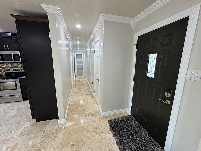 1705 Hawthorne Ln — Photo 22