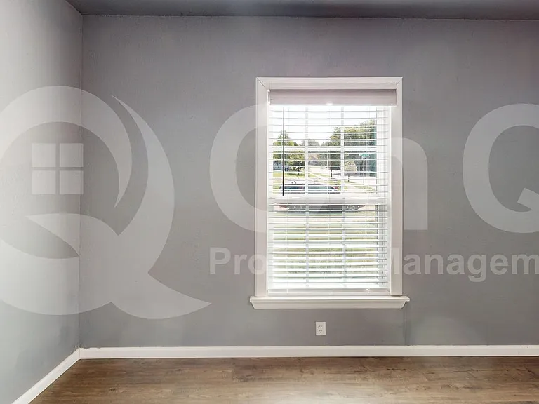 205 NE 22nd St — Photo 4