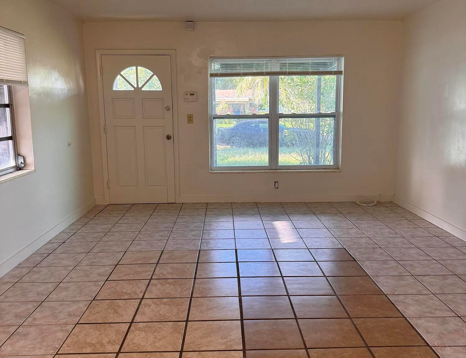3 bed, 2.0 bath, 1179 sqft, $3,300 — Photo 2