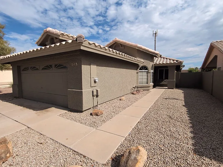 143 S Willow Creek St — Photo 4