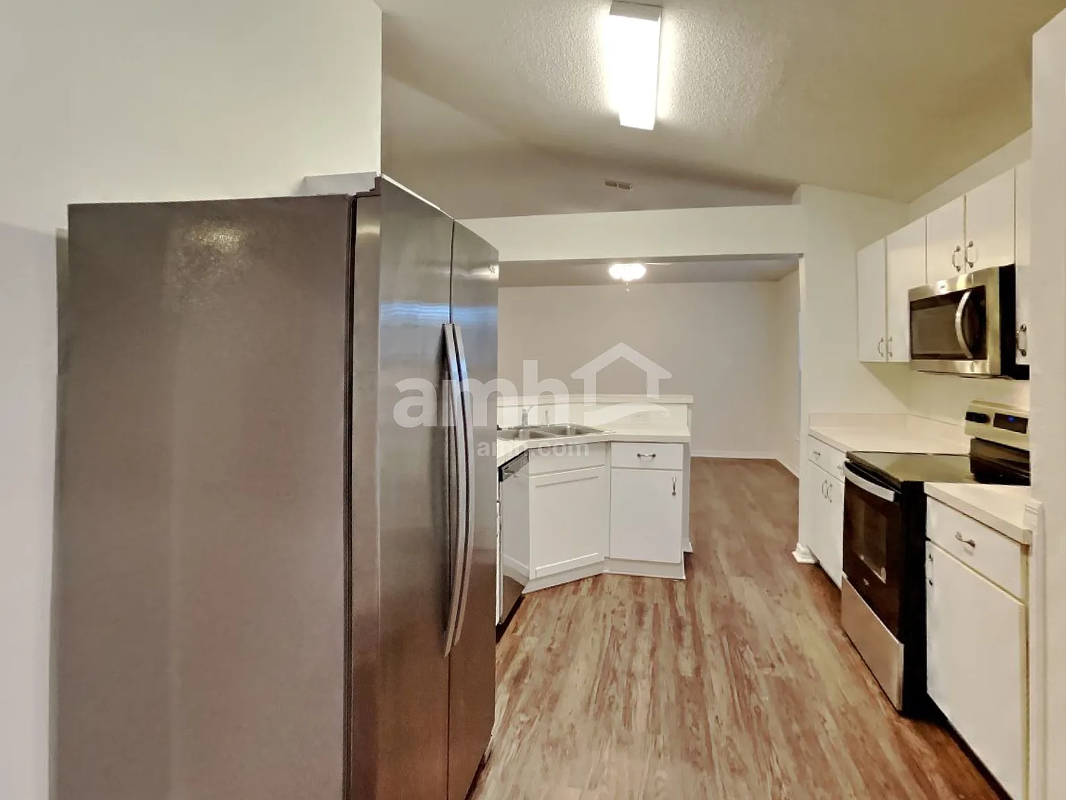 3 bed, 2.0 bath, 1868 sqft, $2,760 — Photo 3