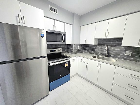 4th image of 6505 Winfield Blvd #B-31