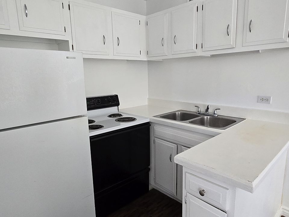1st image of 6171 N Sheridan Rd APT 1208