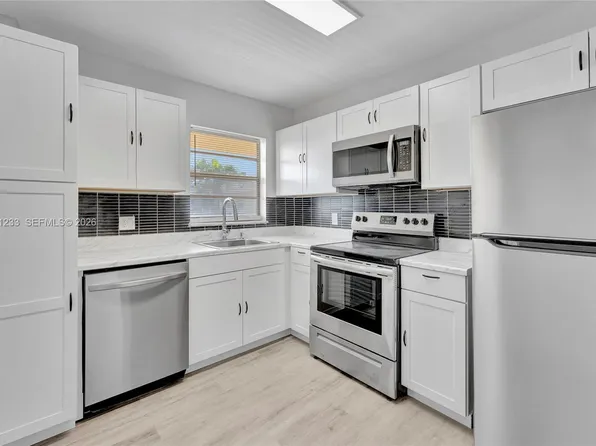 2060 NW 81st Ave APT 322, Hollywood, FL 33024