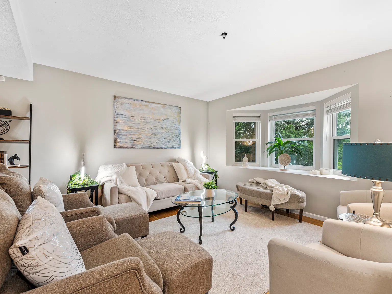 4 bed, 2.5 bath, 1622 sqft, $4,380 — Photo 4