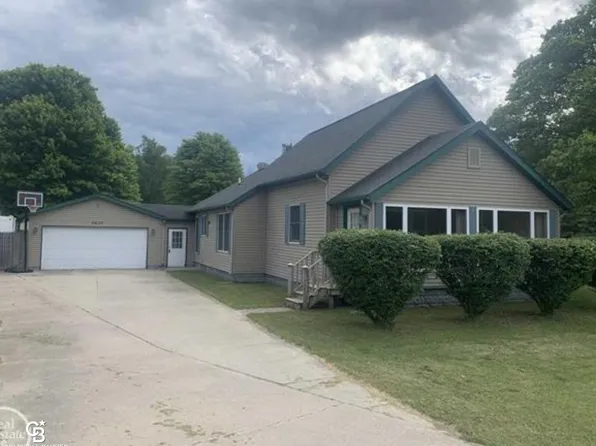 5633 Lapeer Rd, Kimball, MI 48074
