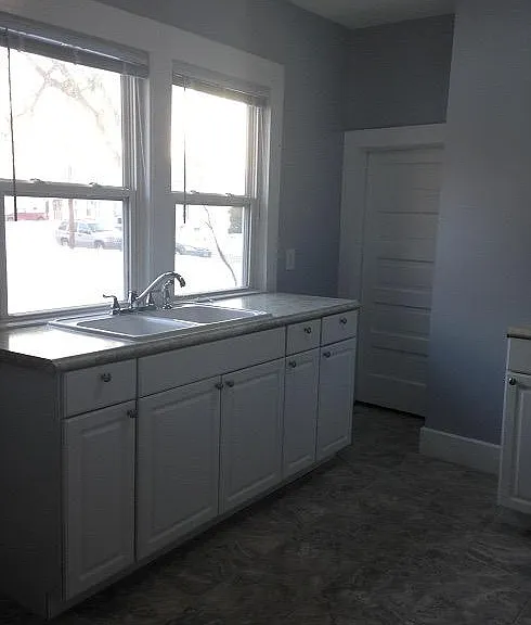 Kitchen w/basement stairs