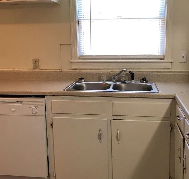806 Carlisle Ave — Photo 4