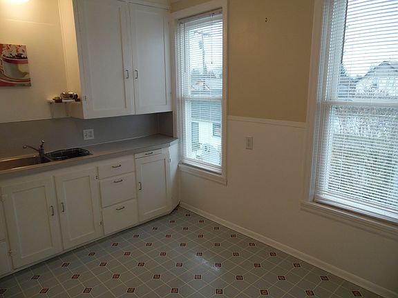4th image of 1831 McDougall Ave
