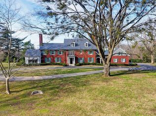 12 Overbrook Rd, Mockingbird Valley, KY 40207