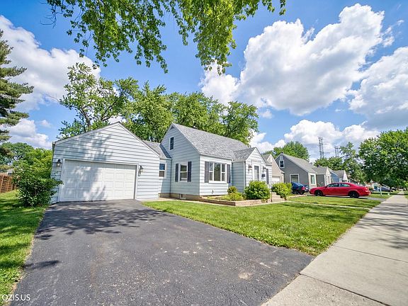 2nd image of 112 Pearl St