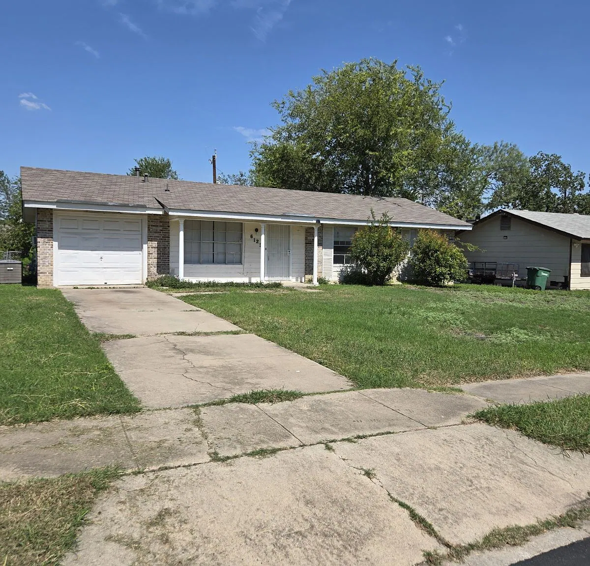 3 bed, 2.0 bath, 1020 sqft, $1,300 — Photo 1