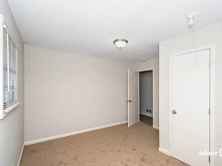 1581 Patricia Ln — Photo 11