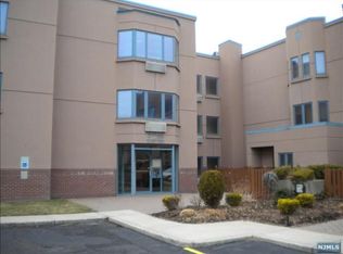 515 Ellery Ct, Edgewater, NJ 07020