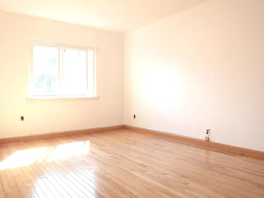 Rented by Addison Property Group | media 27