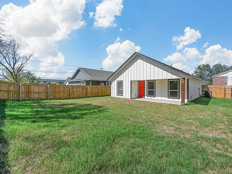 2307 Mill St — Photo 15